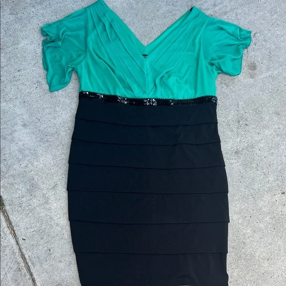 Enfocus Studio Green and Black Midi Dress - Picture 6 of 9